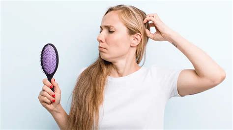 Haaruitval Bij Vrouwen: Oorzaken En Behandelingen
